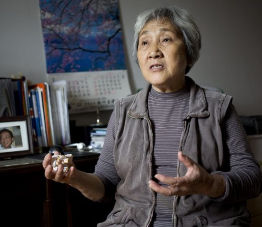 六四30週年 公安監控天安門母親祭拜罹難者