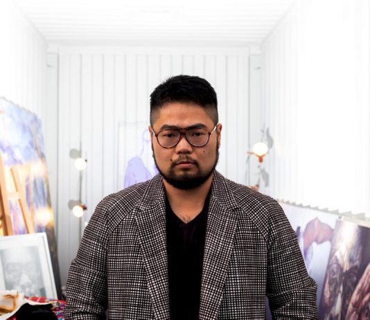 六四30週年 異議漫畫家巴丟草首度真面目示人