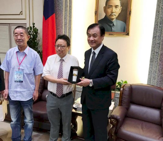 接見海外民運人士 蘇嘉全:盼華人社會與西方同步享受民主