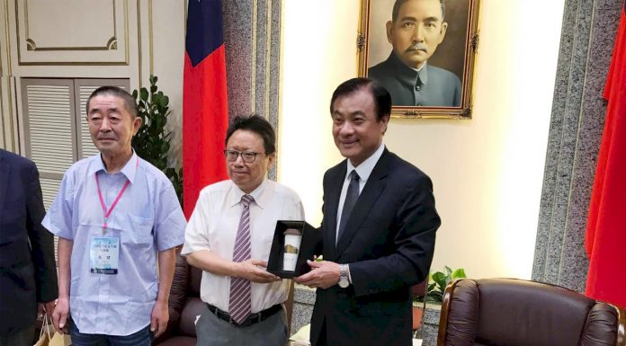 接見海外民運人士 蘇嘉全:盼華人社會與西方同步享受民主