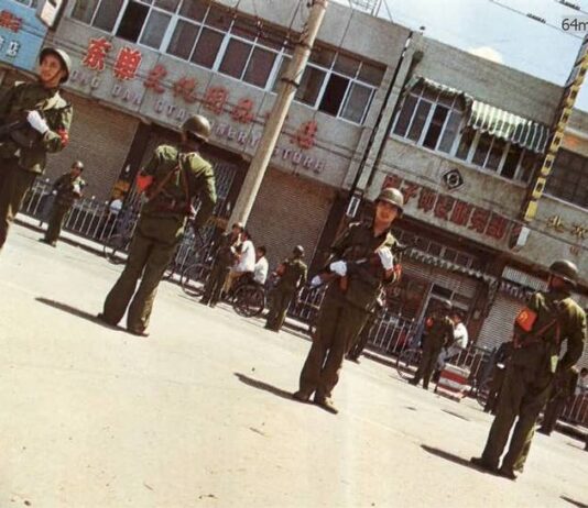 我的一九八九系列》臺灣《中國時報》記者徐宗懋在天安門廣場中彈受傷