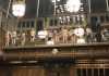 英國會闖入半裸抗議者鬧場 議員目光震驚