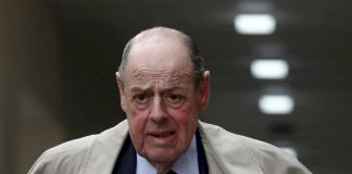 邱吉爾孫:脫歐讓英國地位如自由落體