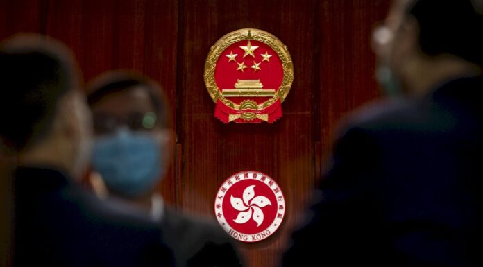 香港區議會直選席次銳減 遭批民主大倒退