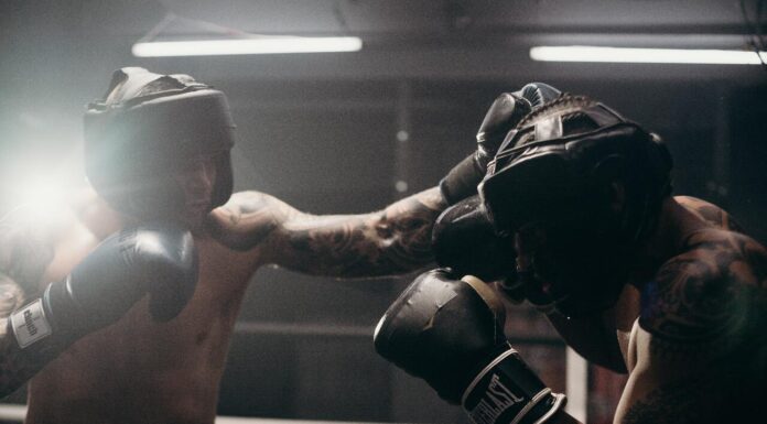 站在擂台上被揮拳 總比站在殘酷社會上不准還拳好