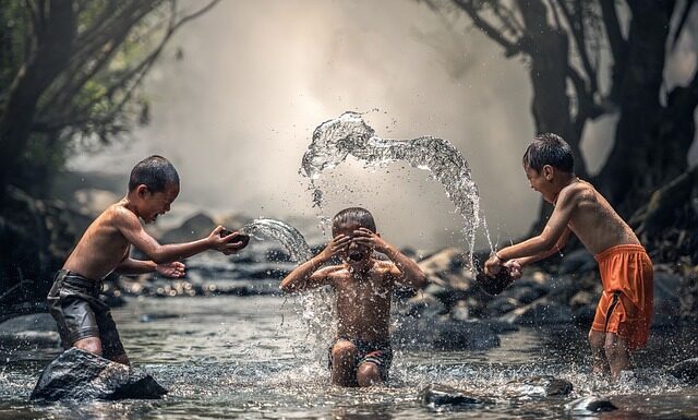 【台適生活】溪邊的孩子
