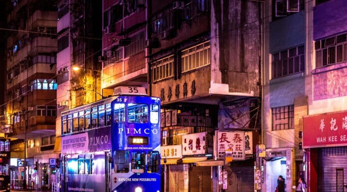 港府扶植地產霸權趕絕小販文化 如今要搞活夜市救經濟?