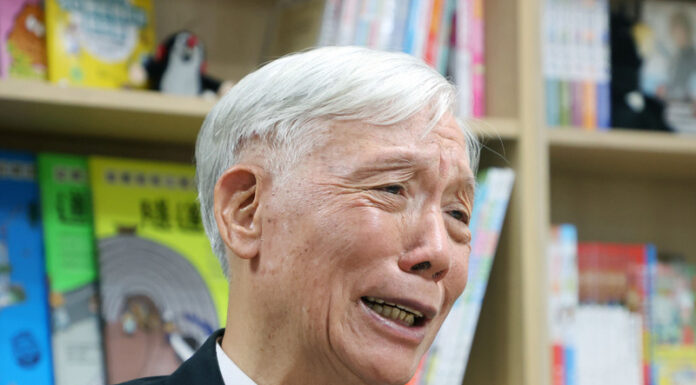 佔中發起人朱耀明自傳「敲鐘者言」 喚醒民主抗爭