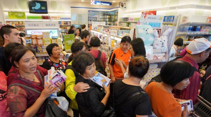 中國遊客興起乞丐式旅遊 新一年再次擾亂香港