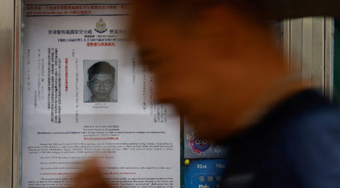 羅冠聰等人遭撤銷護照 在台港人擔憂港府下一步