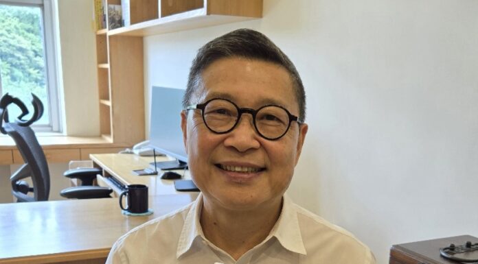 陳健民《最後一課》向台港中啟蒙者致敬 勉學子保有好奇心