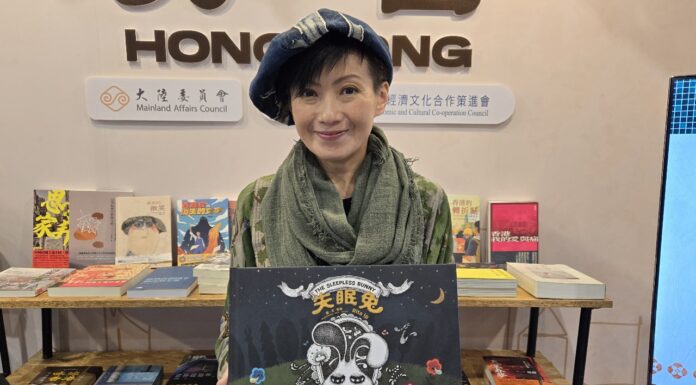 擺脫20年失眠困擾 在台港人Rita創作「失眠兔」繪本