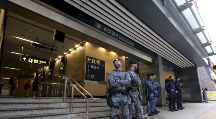 中共20大將於北京登場 港警全港各區加強反恐