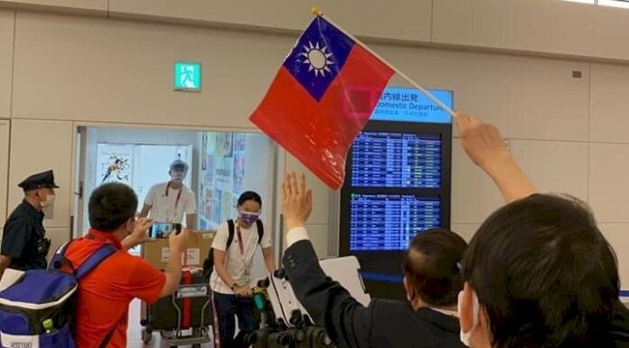 中華隊/台灣選手抵東京完成檢疫 謝長廷接機
