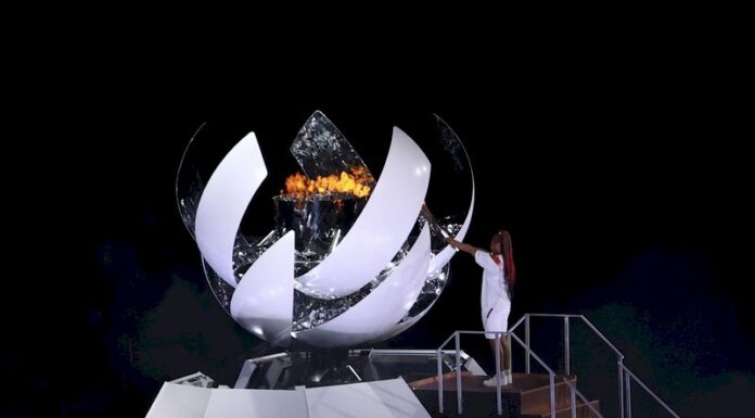 日皇宣布東奧開幕 大坂直美點燃聖火