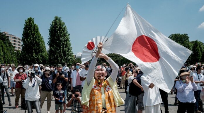 東奧開幕式閉門 粉絲聚集場外感受氣氛