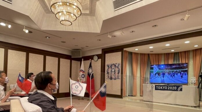 謝長廷未出席東奧開幕式 為台灣選手線上加油