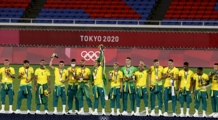 中國贊助商大不滿! 巴西男足東奧奪金 外套只綁腰間