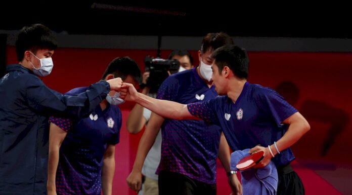 尊敬大前輩!東奧男團賽 林昀儒為莊智淵起立鼓掌