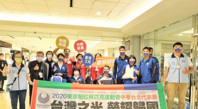 帕運代表團選手返台體育署人員、長榮地勤接機