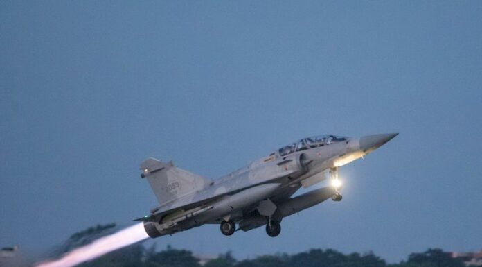 幻象機發射熱焰彈迎台灣之光 小戴、周天成、麟洋配喊讚