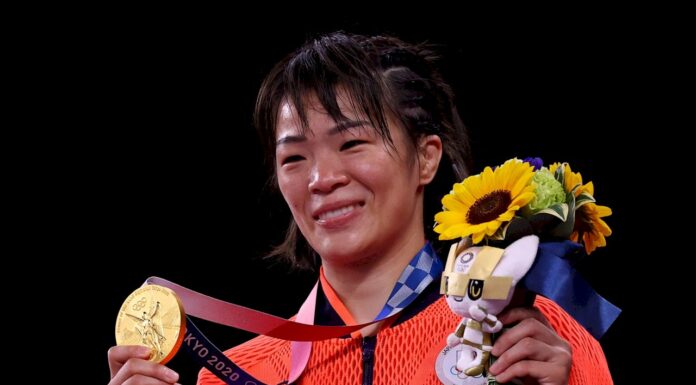 東奧角力姊妹皆奪金牌 日本奧運史首例