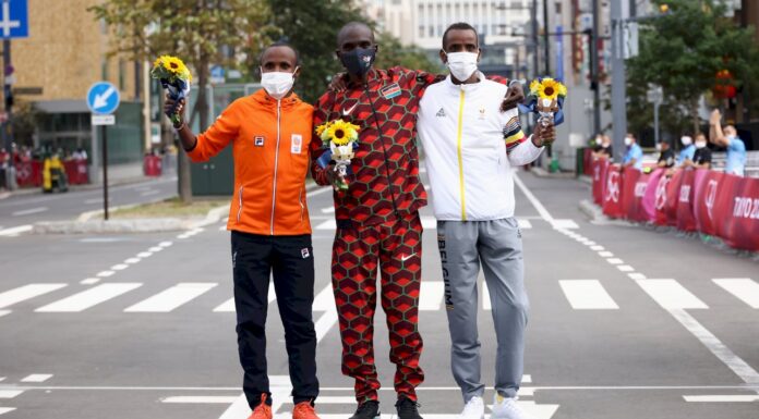 東奧賽場見友誼! 馬拉松銀牌選手鼓舞同鄉奪銅