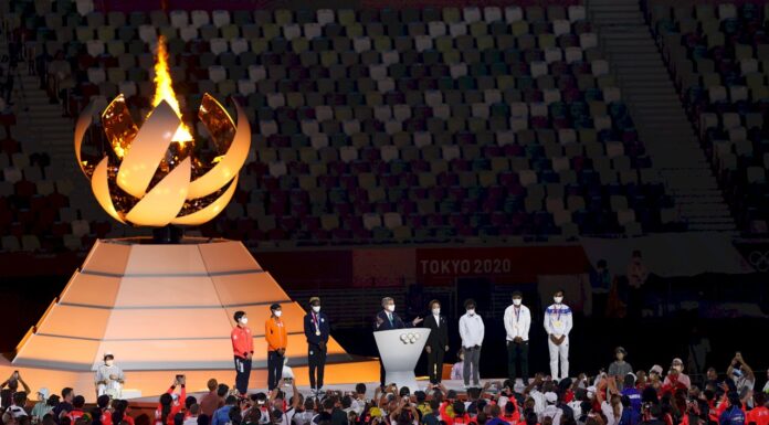 東奧閉幕 東京都知事交棒給巴黎市長
