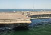克里米亞大橋附近驚傳爆炸 克赤海峽油輪遭攻擊